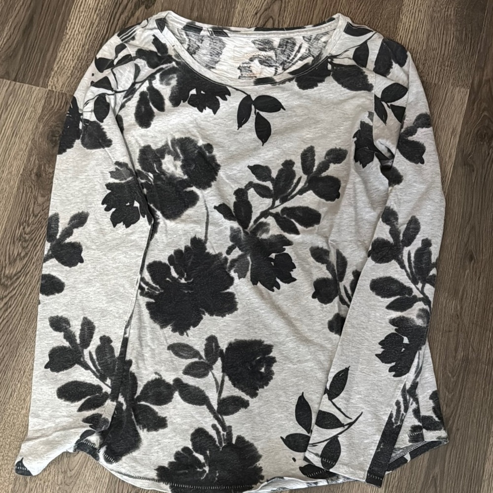 Sonoma Black and White Fitted Long Sleeve Tee